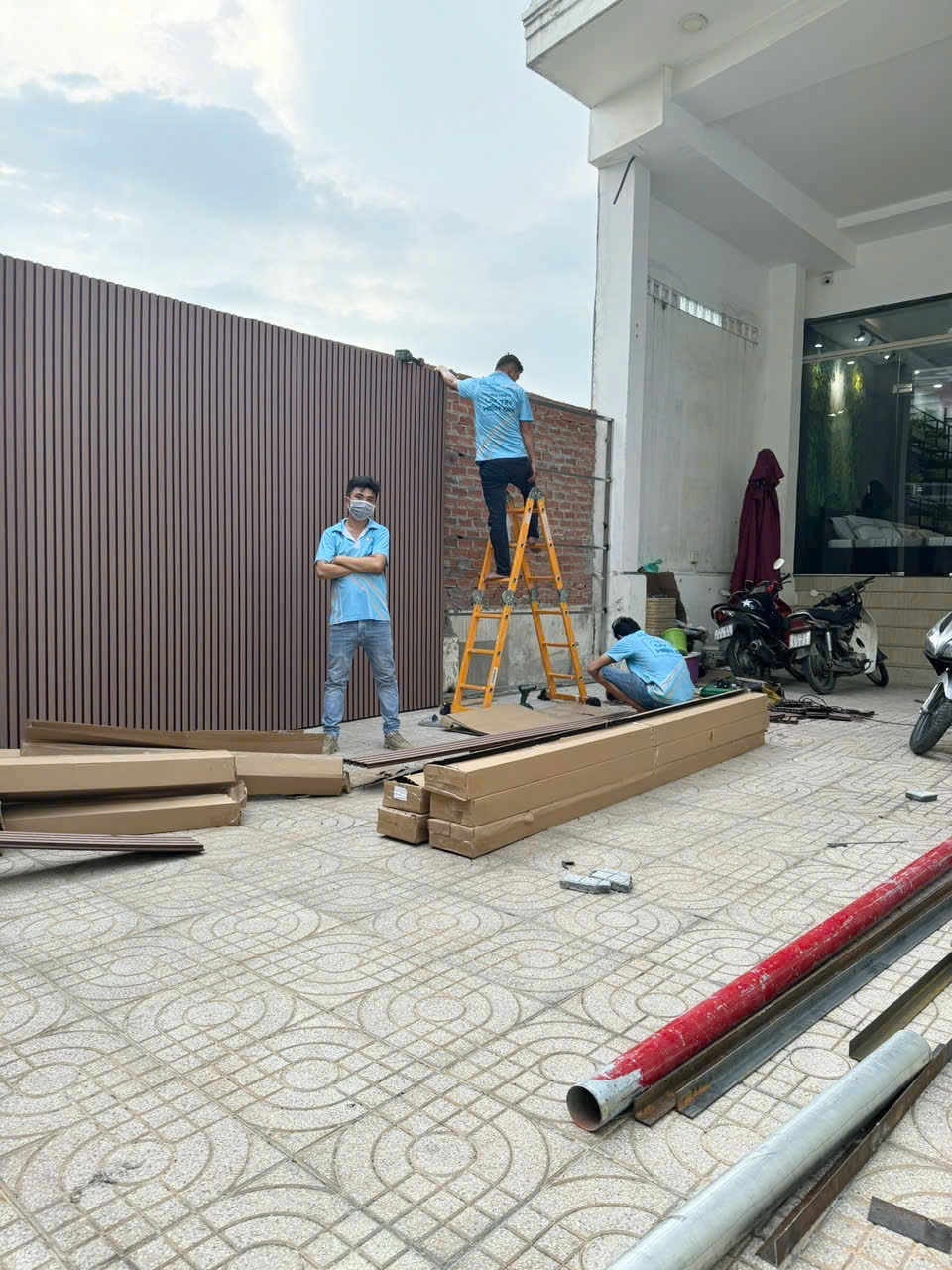 Thi công lam sóng ngoài trời 