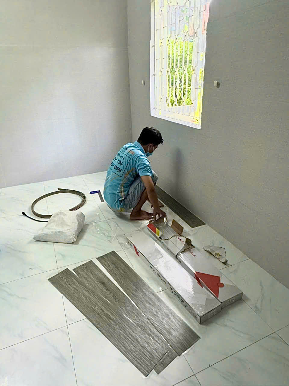 Cung cấp  thi công sàn nhựa dán sẳn keo 